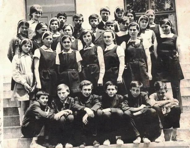 Fotografie de arhivă cu promoția din 1974